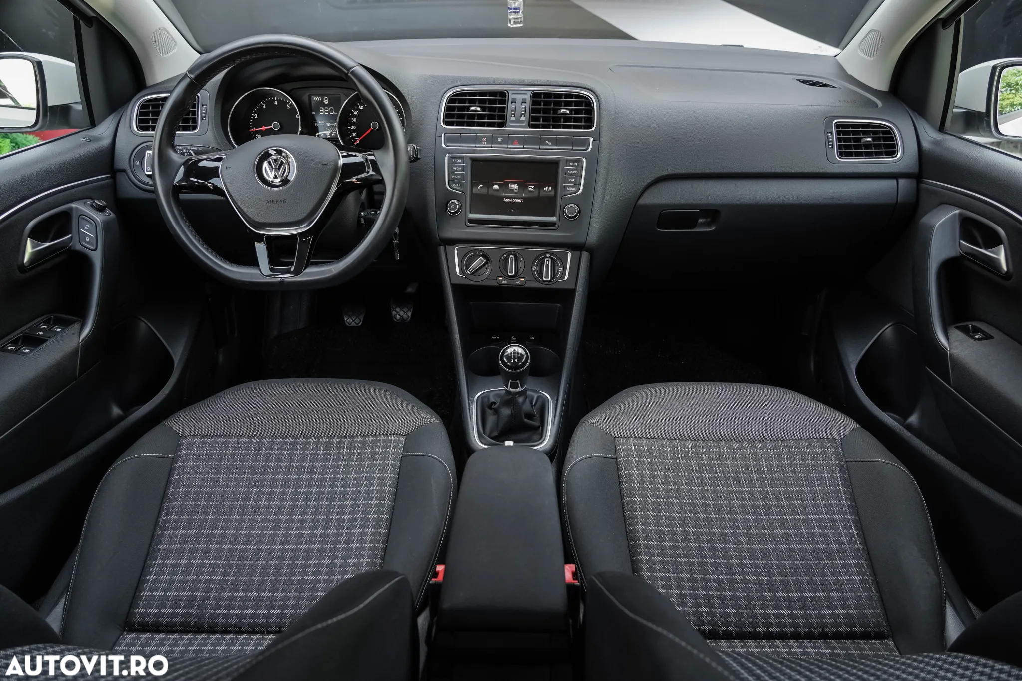 Volkswagen Polo 1.2 TSI Comfortline - 9