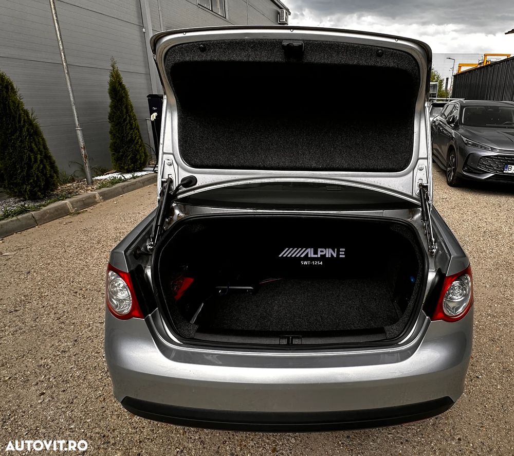 Volkswagen Jetta 1.6 TDI DPF Trendline - 8