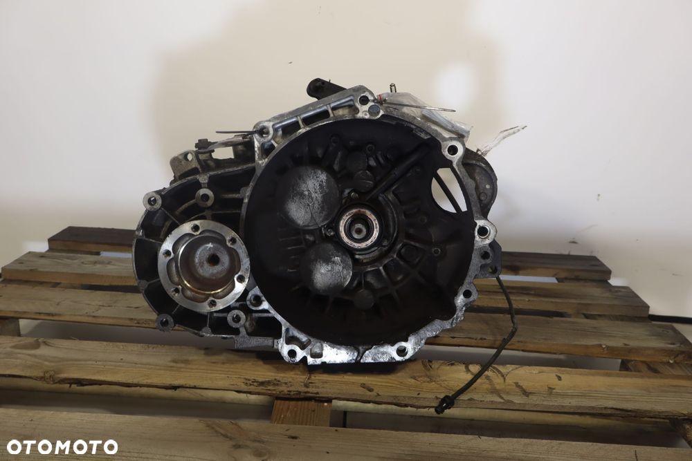 SKRZYNIA BIEGÓW 6 BIEGOWA VOLKSWAGEN PASSAT B6 2.0TDI KDS - 1