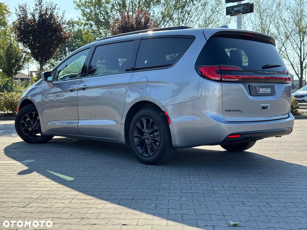Chrysler Pacifica - 3