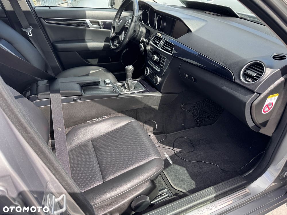 Mercedes-Benz Klasa C 220 CDI DPF Elegance - 22