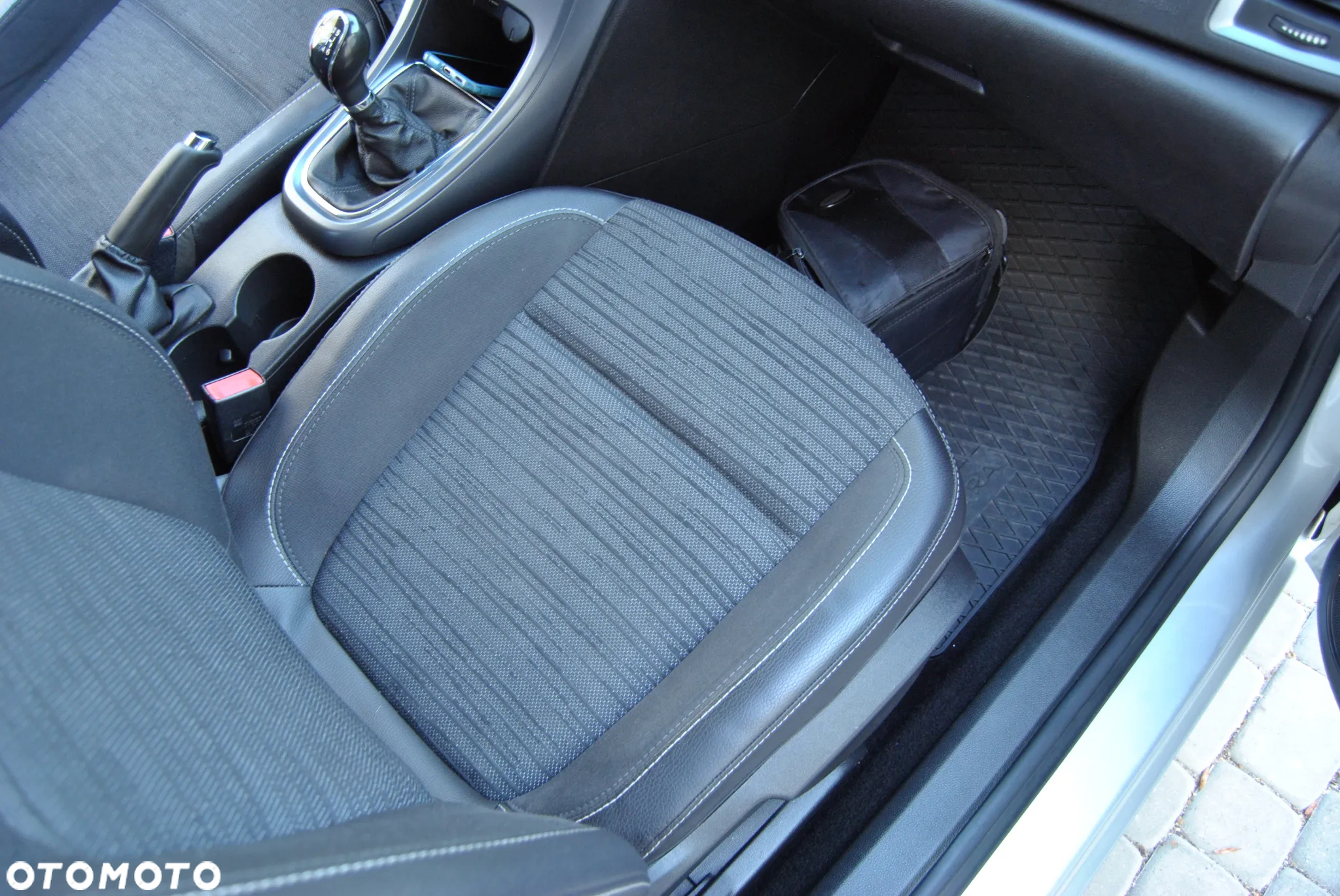 Opel Astra IV 1.4 T Cosmo - 23