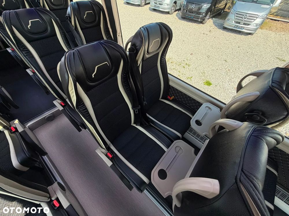 Mercedes-Benz Sprinter 519 - 25