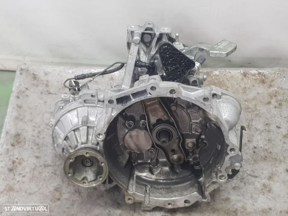 CAIXA DE VELOCIDADES VOLKSWAGEN SCIROCCO 137 REF. KWB - 1