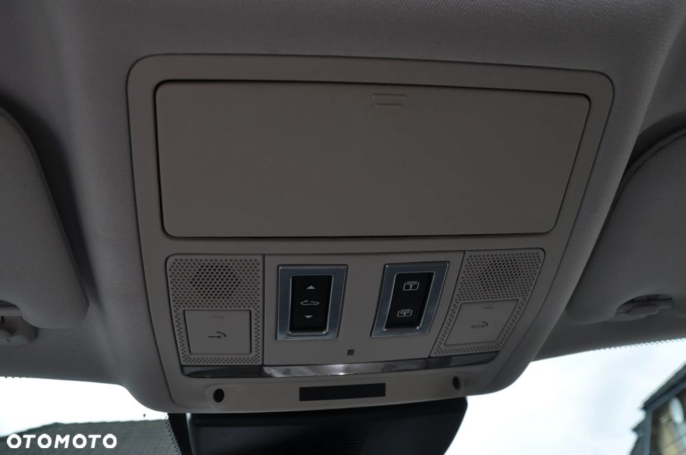 Jaguar XF 20d R-Sport - 16