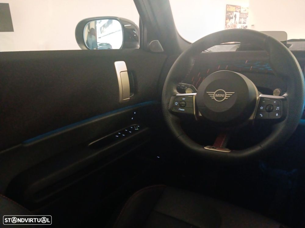 MINI Countryman D Classic M - 18