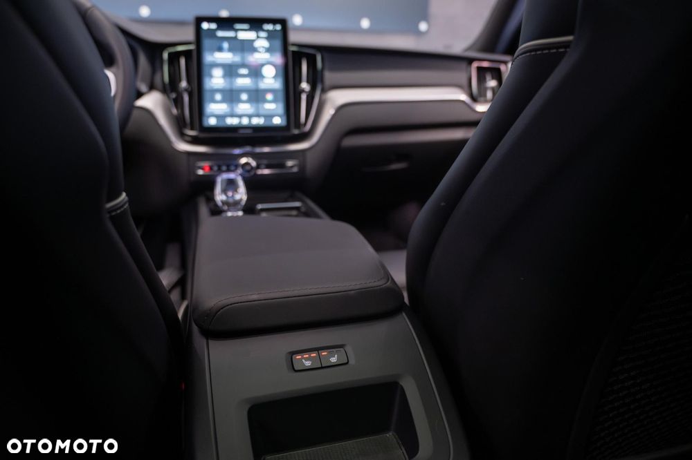 Volvo XC 60 B5 B AWD Plus Black Edition - 37