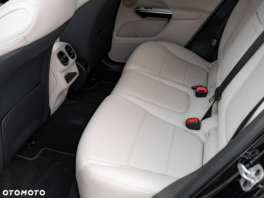 Mercedes-Benz GLC - 22