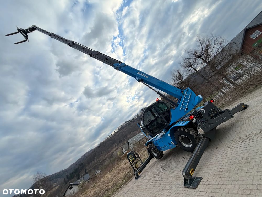 Magni RTH 6.30 SH-M/C . Ładowarka Teleskopowa Dźwig Zwyżka 30 metrów wysuw . Udźwig 6 ton. 4391 mtg Kosz (Pilot 2 funkcje) Wciągarka hydr. Widły. Jak Nowa z Norwegii! 2018rok. KLIMA Webasto post. Aktualna DEKRA 2026r. skręt 4 koła KRAB. Auto-poziomowanie! Zero luzów wycieków jak Nowa z salonu. Pełny Obrót. Małe Gabaryty maszyny. Mała waga 21 ton a potężny zasięg i udzwig! - 5
