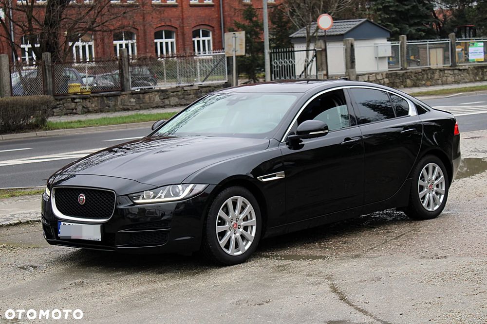 Jaguar XE - 6