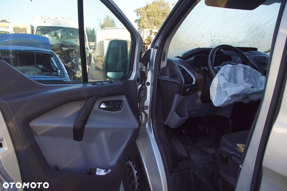 Auto na części - Ford Transit Custom I 2.2 TDCI 155 KM BK2Q-6006-AB BK2R-7002-MA ZJNCWWA 2014R Silnik Skrzynia Drzwi Błotnik Lusterko Lampa Zderzak Deska Kokpit Sterownik Moduł Czujnik Licznik Kierownica Wyświetlacz Panel - 9