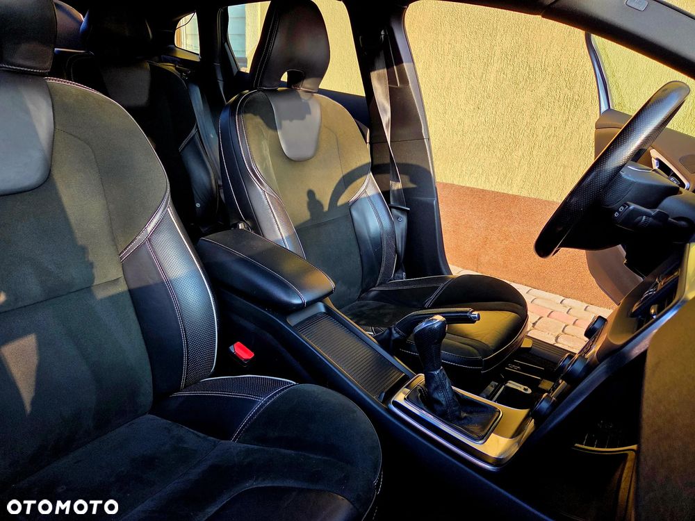 Volvo V40 D2 R Design - 14