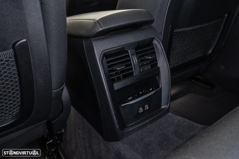 BMW 318 d Aut. Sport Line - 29