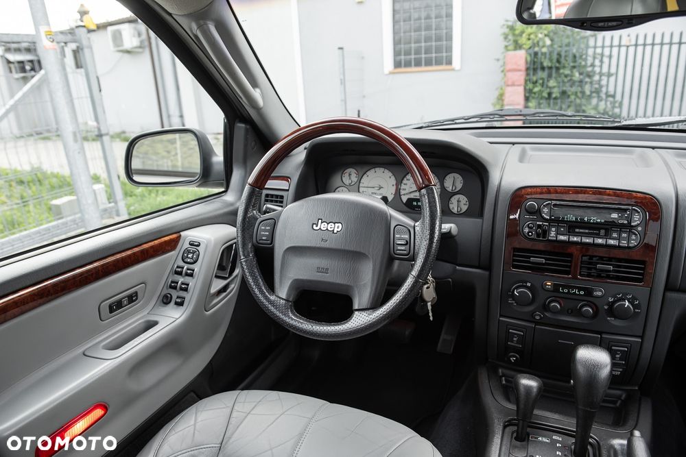 Jeep Grand Cherokee - 25