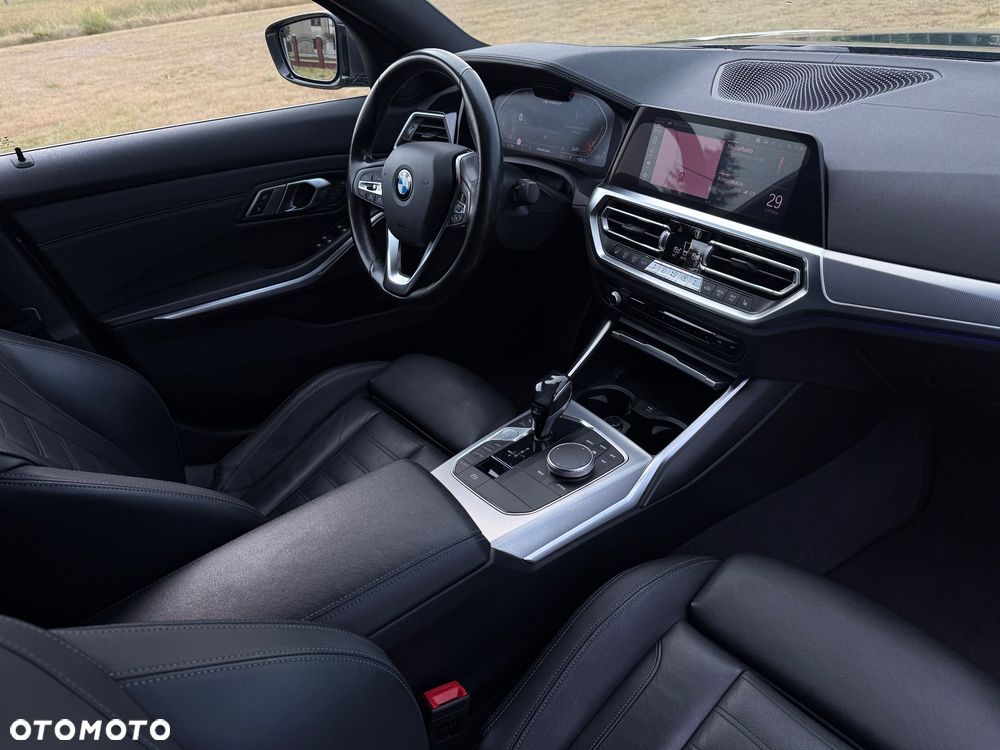 BMW Seria 3 320d Luxury Line sport - 17