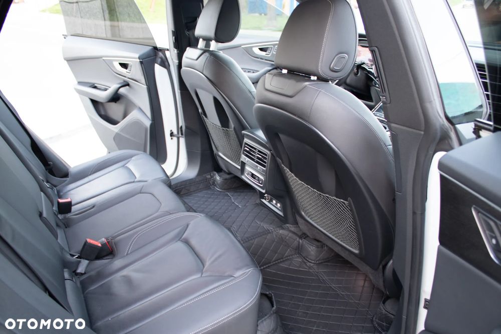 Audi Q8 55 TFSI quattro tiptronic - 14