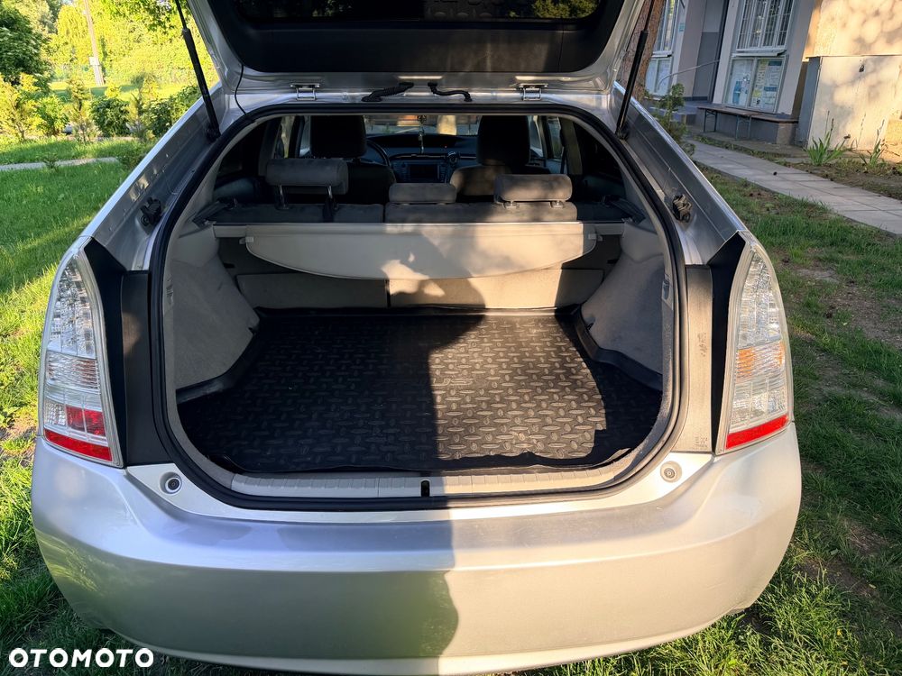 Toyota Prius 1.8 HSD Prestige - 9