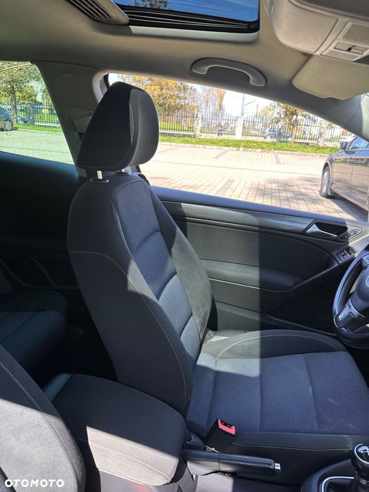 Volkswagen Golf 1.6 TDI DPF BlueMotion - 21