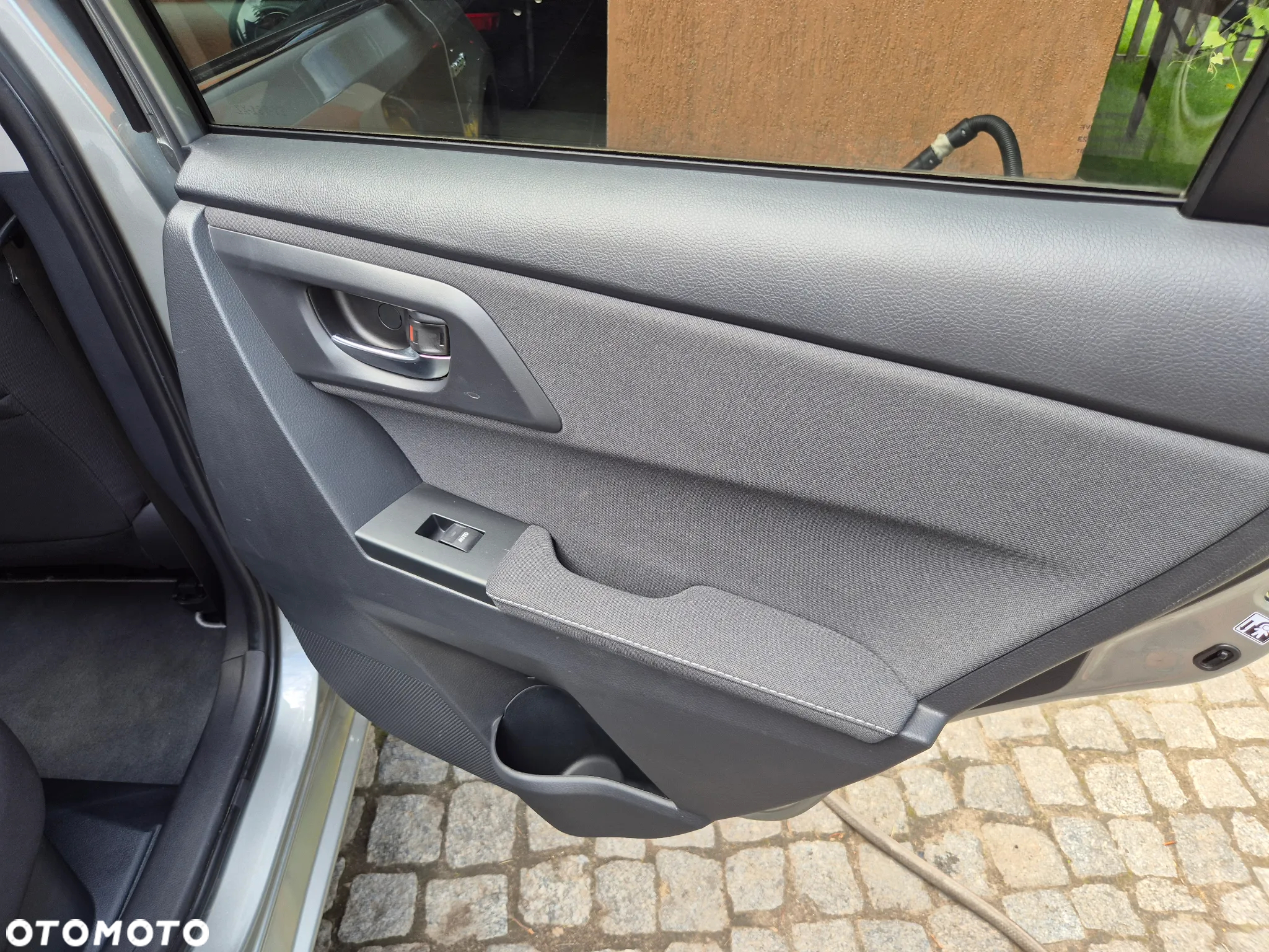 Toyota Auris 1.8 VVT-i Hybrid Automatik Design Edition - 33
