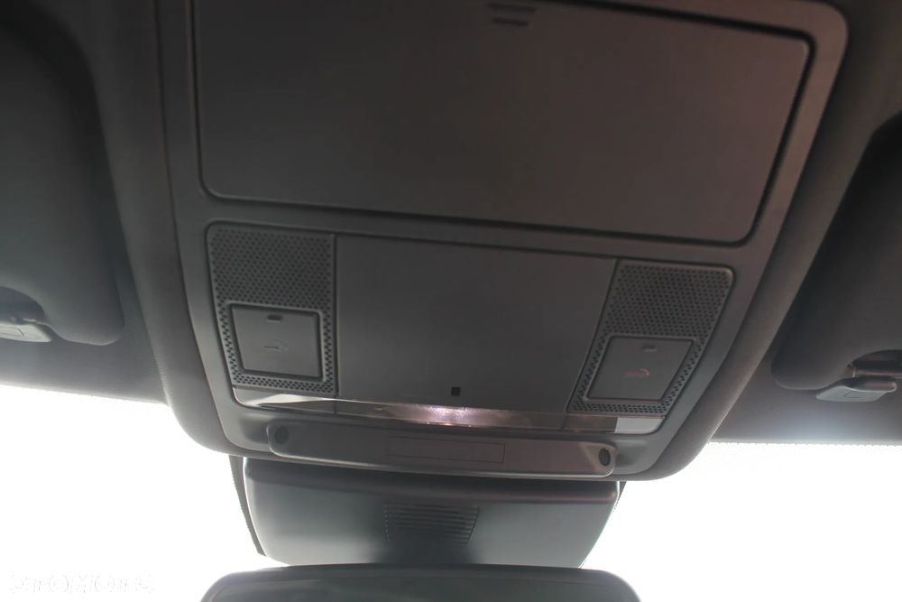 Jaguar XE 20d R-Sport - 30