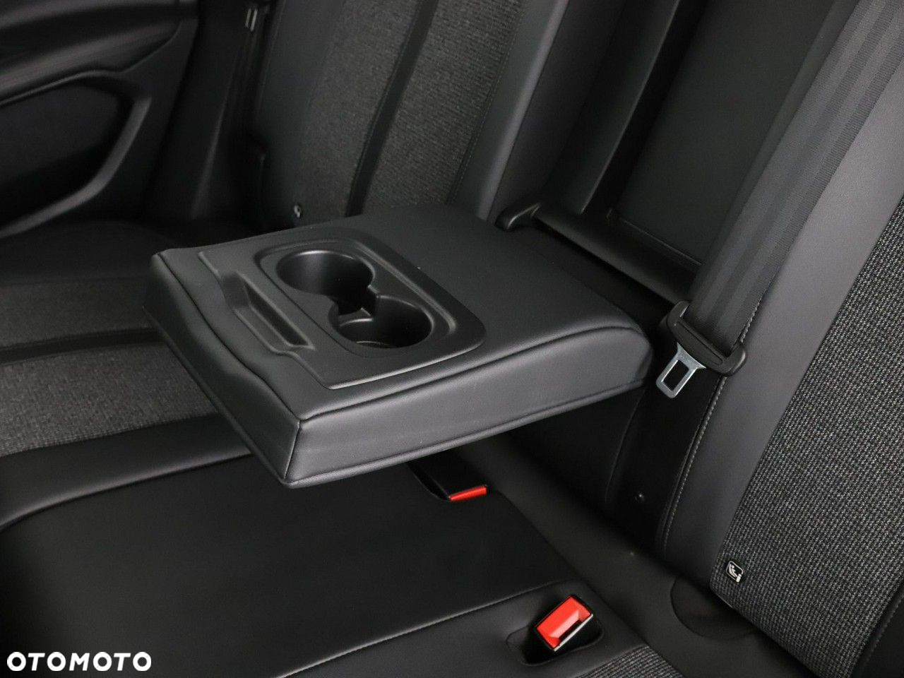 Peugeot 3008 1.5 BlueHDi Allure S&S EAT8 - 39
