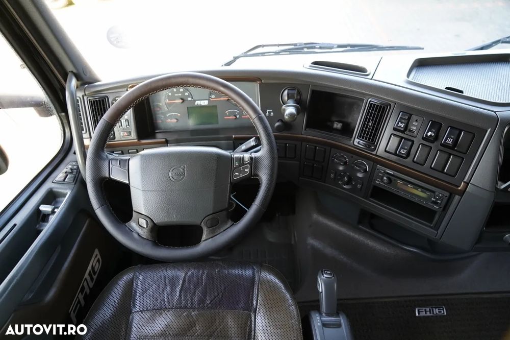 Volvo FH16 / 700 / 6x4 / SISTEM HIDRAULIC / RETARDER / TRACTOR CU 3 AXE / MASĂ PUTERNICĂ 120 T - 30