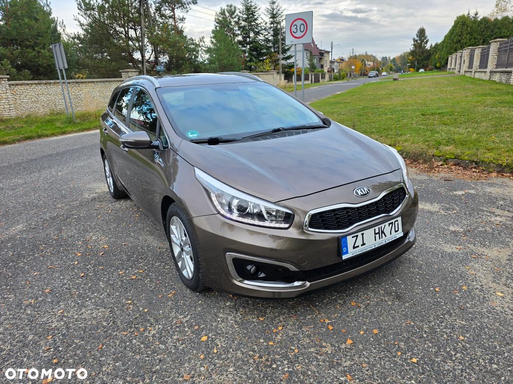 Kia Ceed - 11