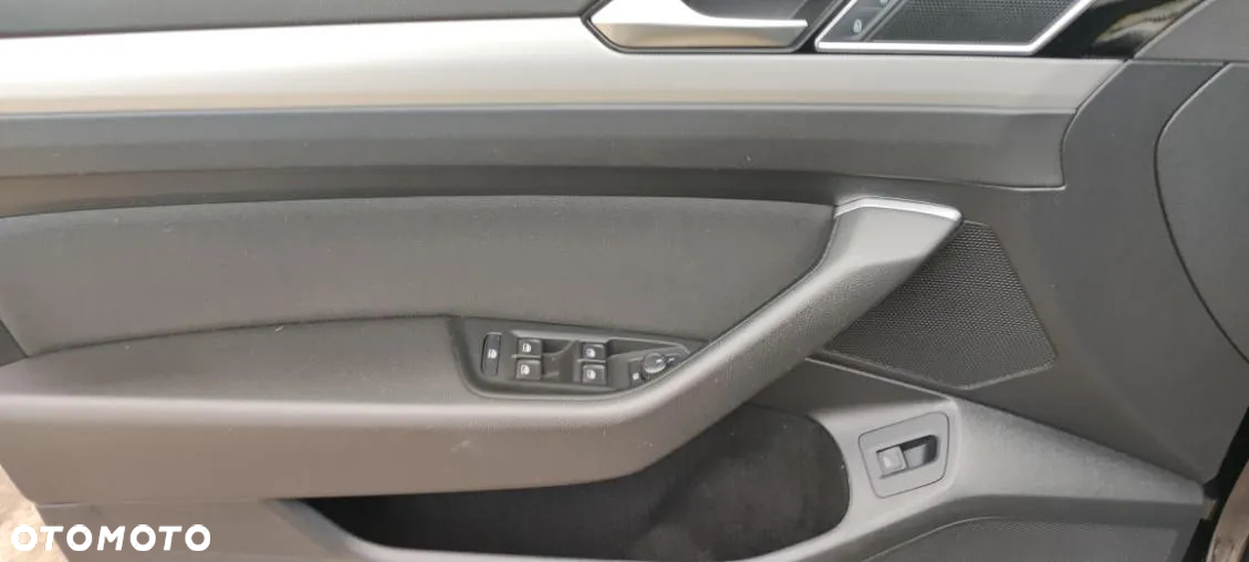 Volkswagen Passat 2.0 TDI SCR Comfortline - 8