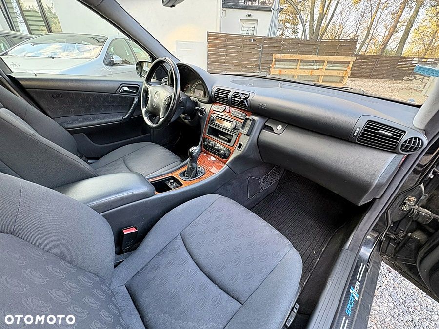 Mercedes-Benz Klasa C 200 T Kompressor Avantgarde - 29