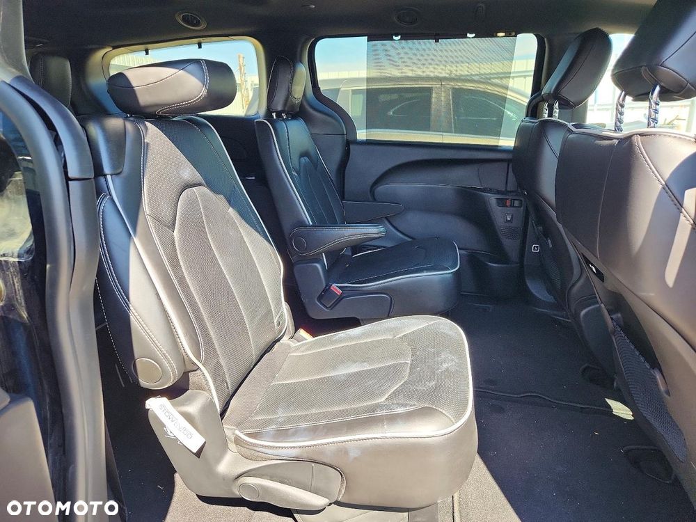 Chrysler Pacifica - 11