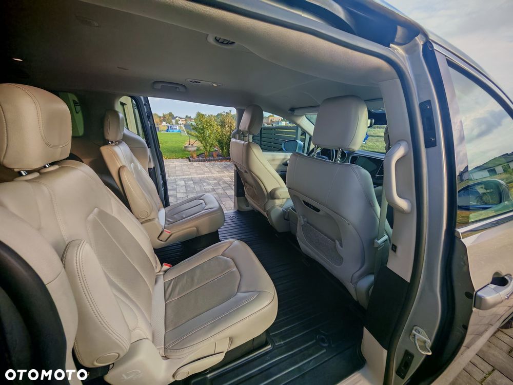 Chrysler Pacifica - 27