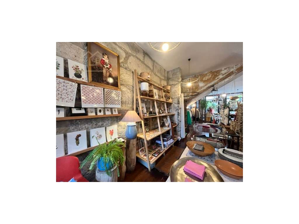 Espaço comercial/loja para comprar em Cedofeita, centro do Porto - Grande imagem: 4/40