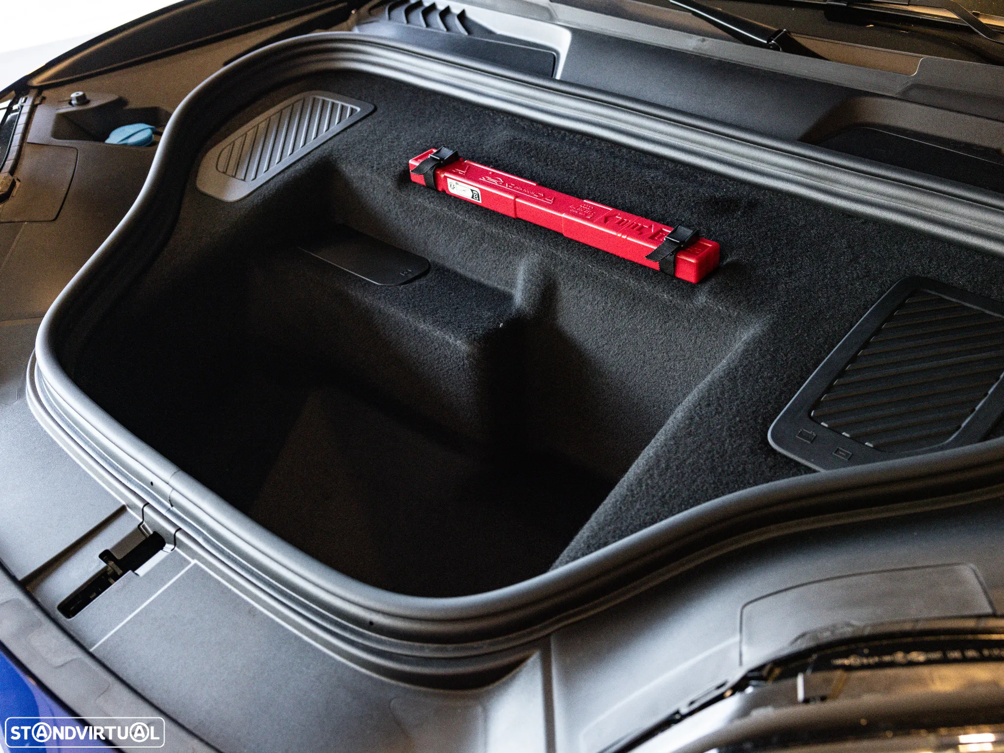 Porsche Macan Electric 4 - 17