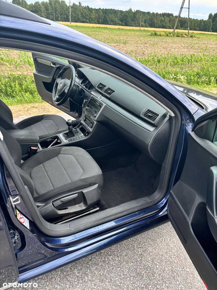 Volkswagen Passat - 4