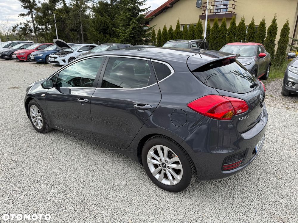 Kia Ceed 1.6 CRDi 136 ISG Dream-Team Edition - 16