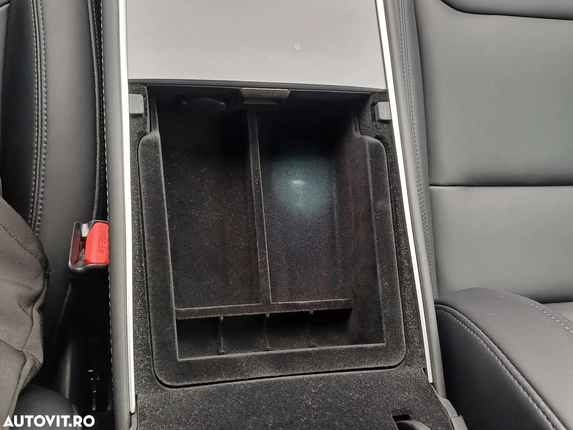 Tesla Model Y - 28