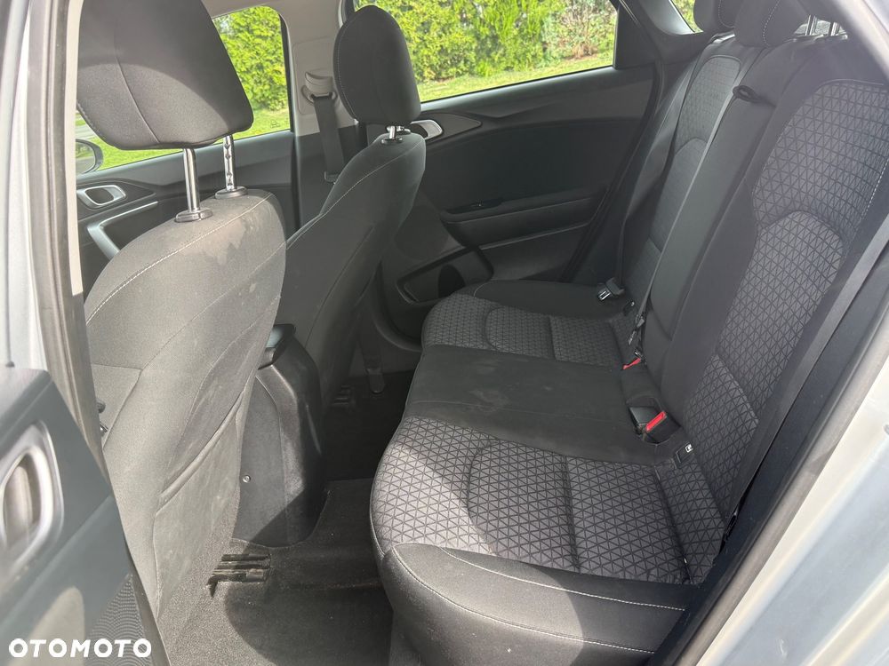 Kia Ceed 1.6 CRDi SCR L Business Line Plus - 17