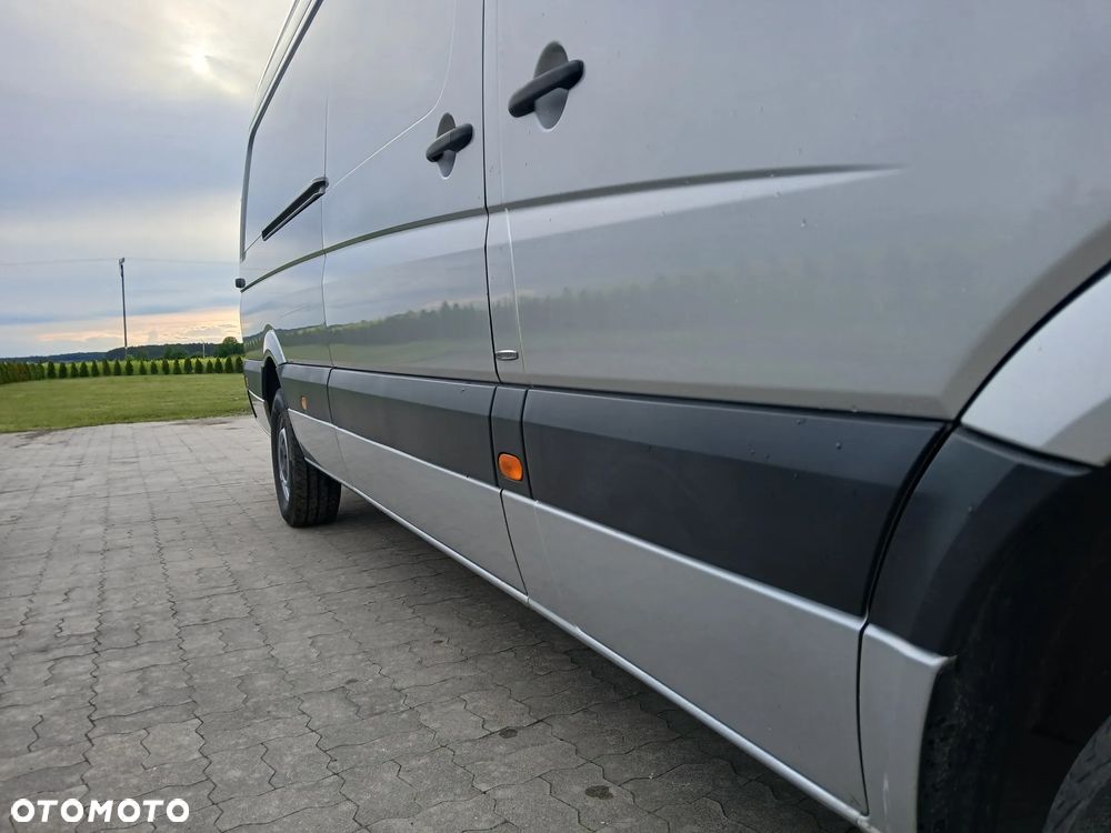 Mercedes-Benz Sprinter - 11
