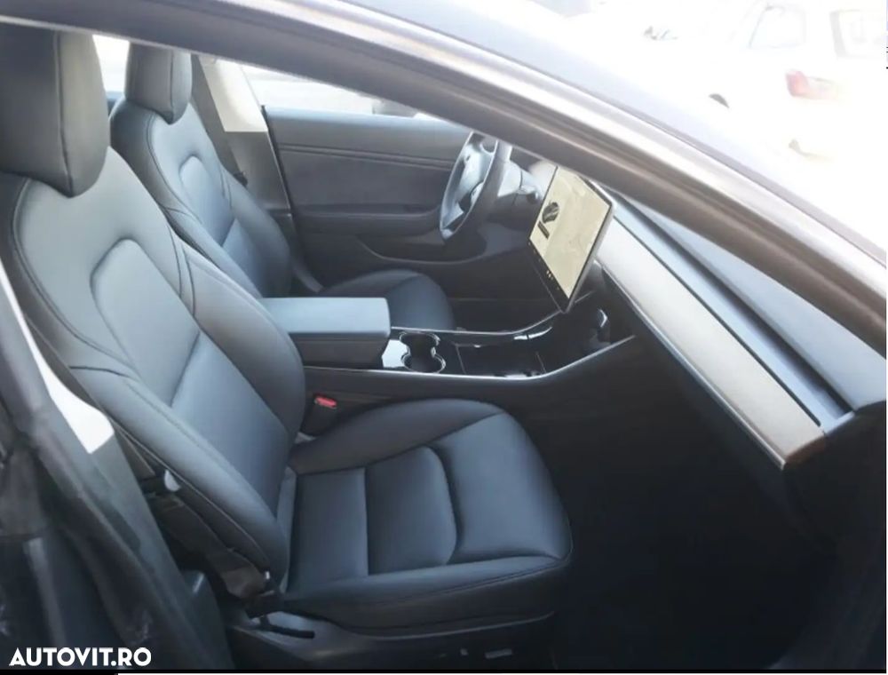 Tesla Model 3 Long Range - 9