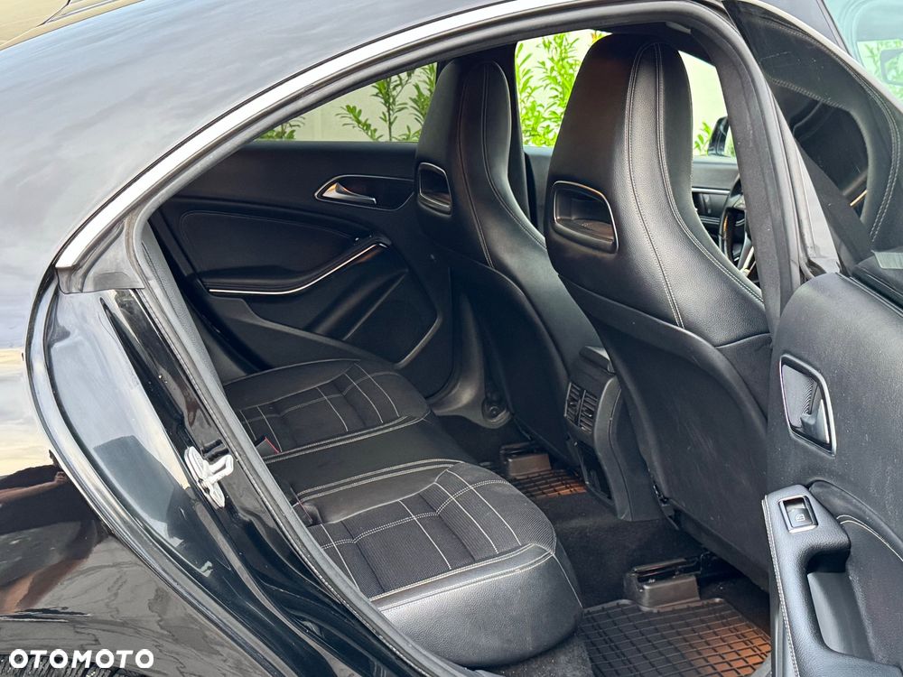 Mercedes-Benz CLA 180 7G-DCT - 38