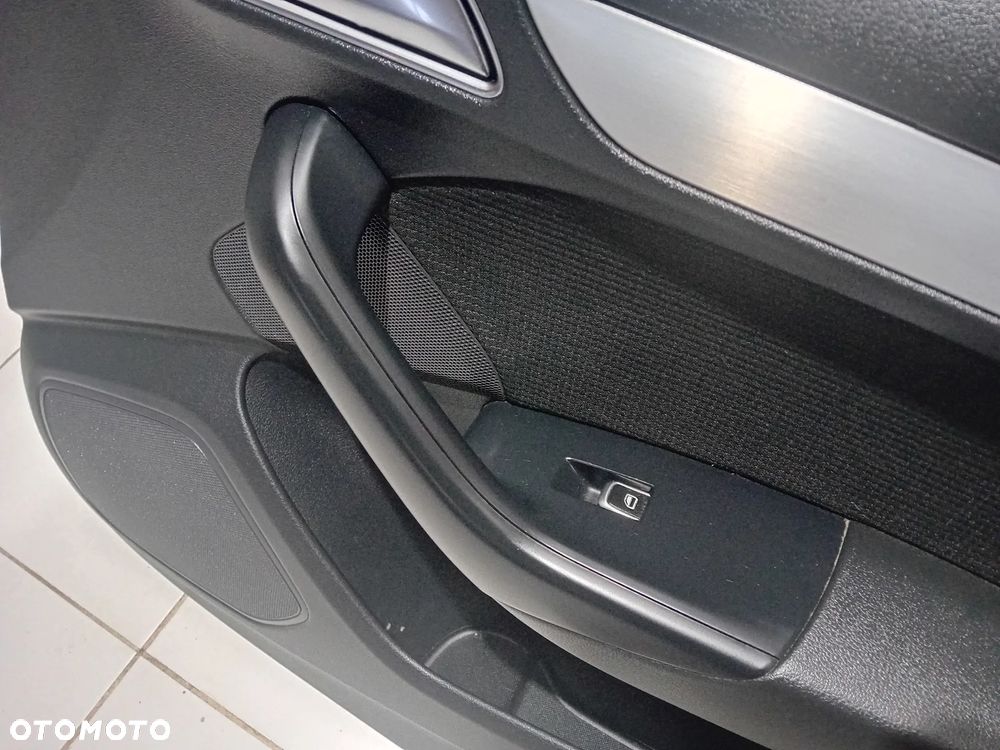 boczek drzwi prawy przód Audi Q3 2015 - 2