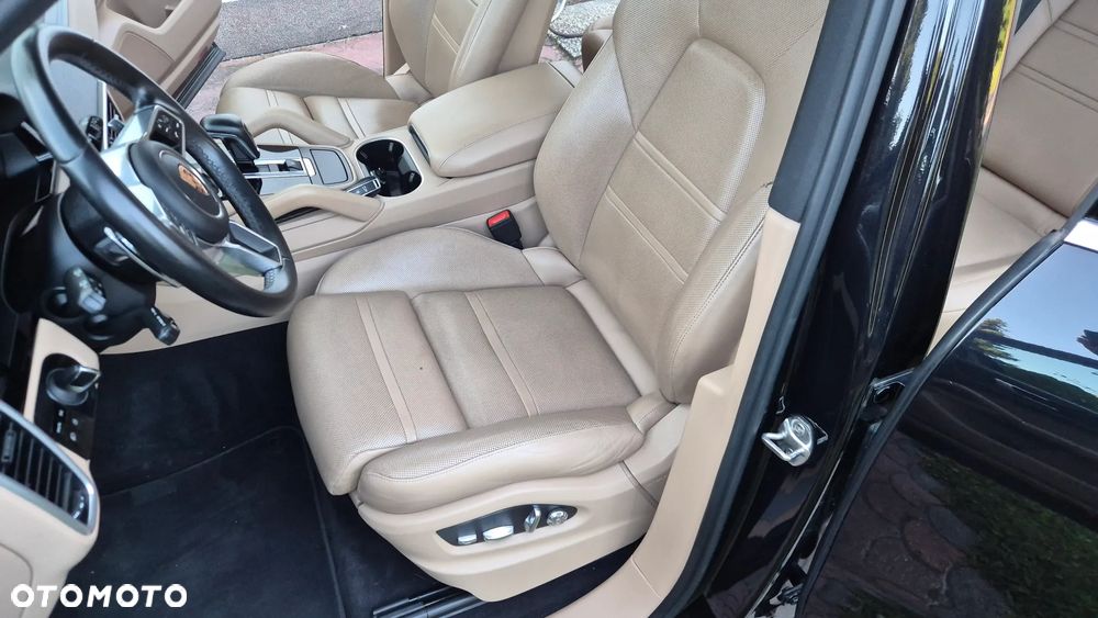 Porsche Cayenne Platinum Edition - 25