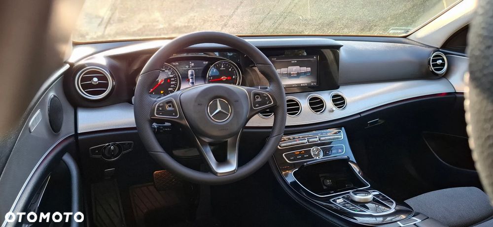 Mercedes-Benz Klasa E 220 d 9G-TRONIC - 30