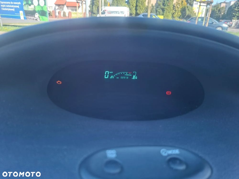 Toyota Yaris 1.0 Base - 6
