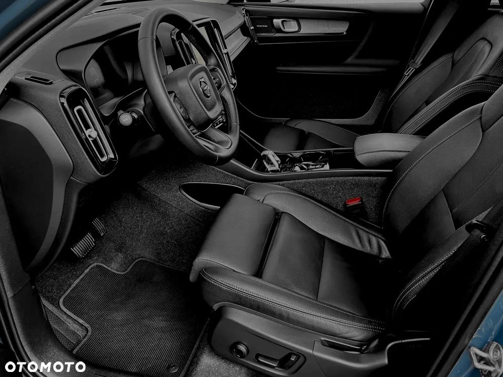 Volvo XC 40 B4 AWD Ultimate Dark - 19