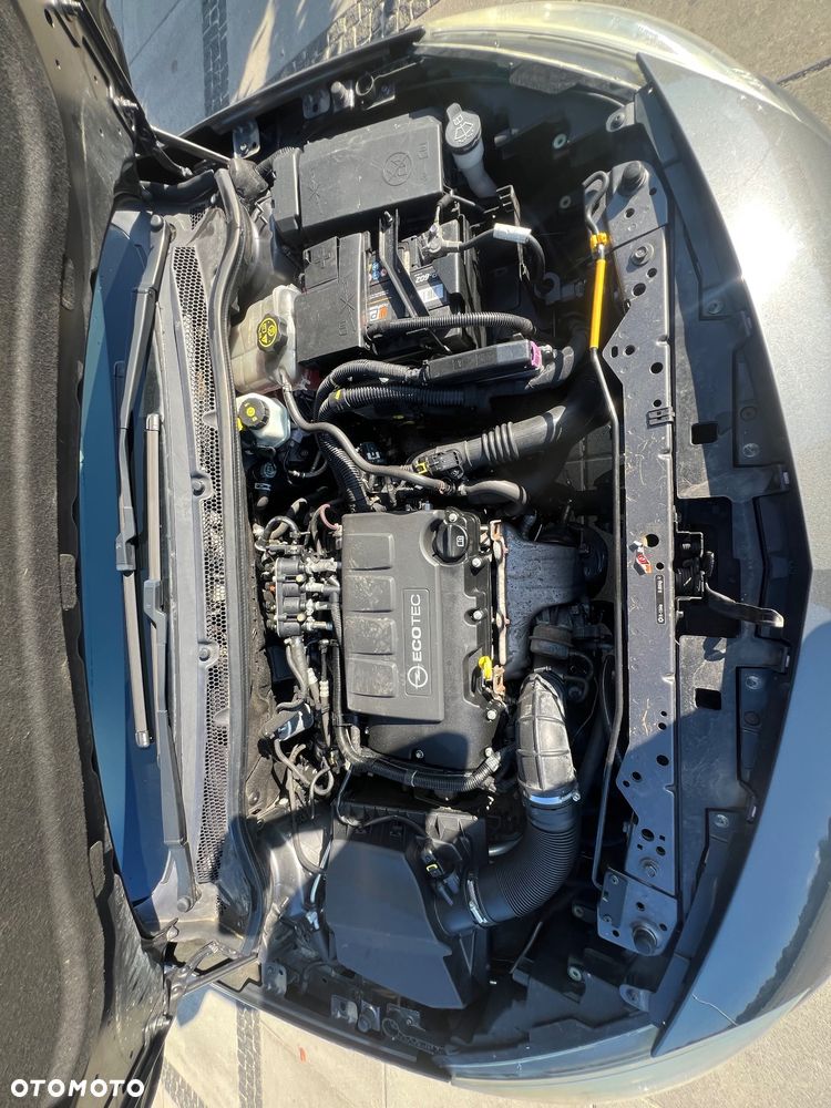 Opel Astra 1.4 T Enjoy S&S - 30