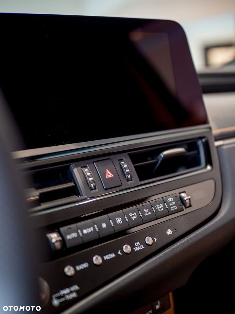Lexus ES 300h Business Edition - 7