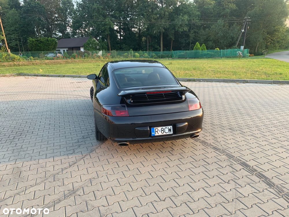 Porsche 911 Carrera - 4