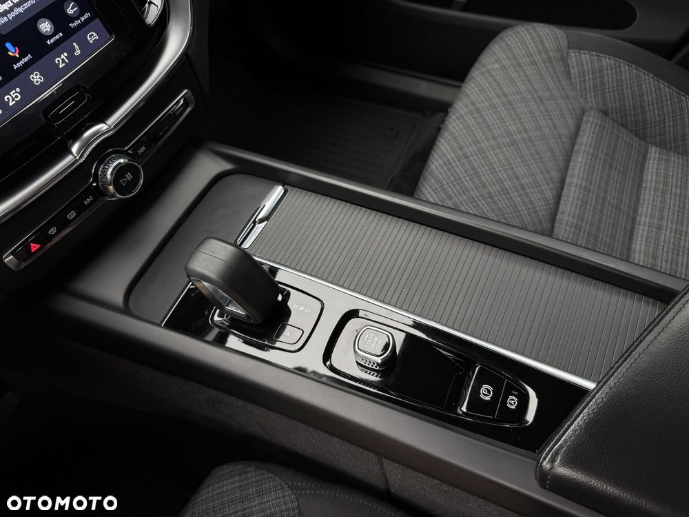 Volvo XC 60 B5 B AWD Momentum Pro - 29