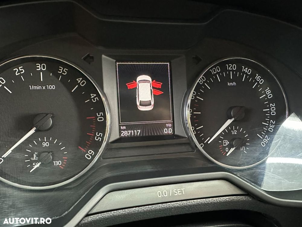 Skoda Octavia 1.6 TDI DSG Style - 3